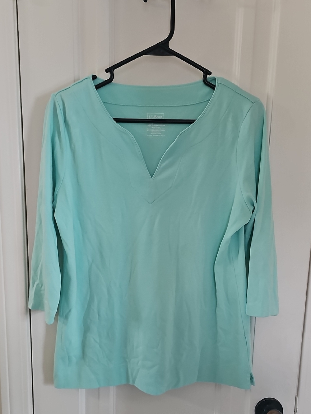 L.L. Bean Women's Mint Green Split V-Neck Long Sleeve Tee